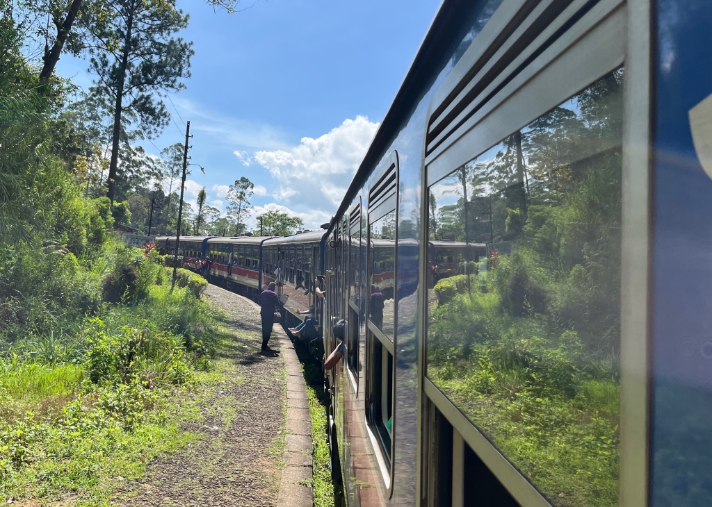 【スリランカ電車旅🇱🇰】(コロンボ〜ゴール、ヒッカドゥワ、メリッサへ) スリランカ鉄道の乗り方・チケットの買い方とリアルな感想